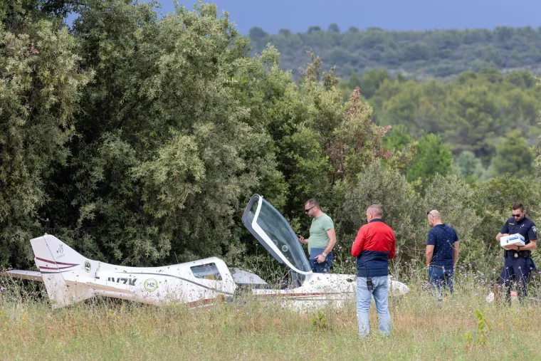 Stižu slike s mjesta pada aviona koji je pokosio turistkinje: 'Bilo je 40 aviona, jednog je vjetar odgurao'