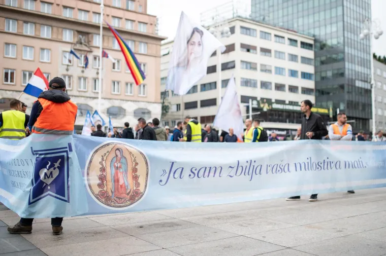 Ovako je jutros izgledao centar Zagreba: Molitelji naišli na konkurenciju protuprosvjednika