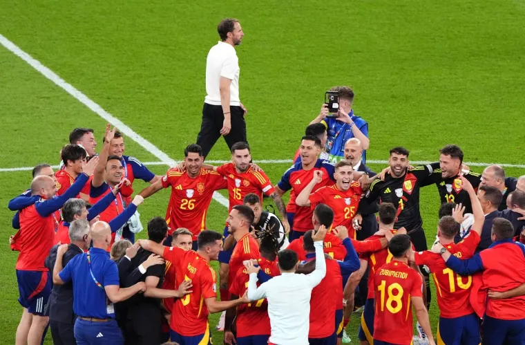 Finale Eura kroz fotografije: Španjolci prvaci, hit poruka engleskog navijača supruzi