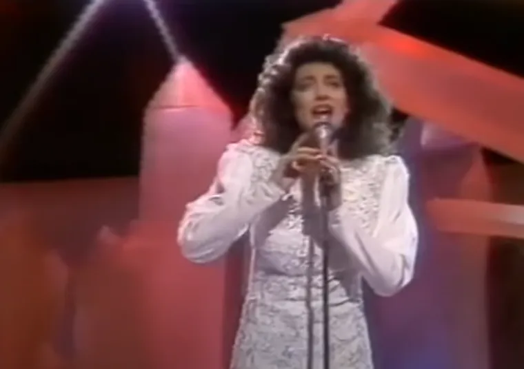 Doris Dragović je početkom osamdesetih odlučila započeti samostalnu karijeru, a 1986. godine predstavila je tadašnju Jugoslaviju na Eurosongu s pjesmom ''Željo moja''. Nije pobijedila, ali pjesma je ostala prepoznatljiva, a nastup ju je približio široj publici.