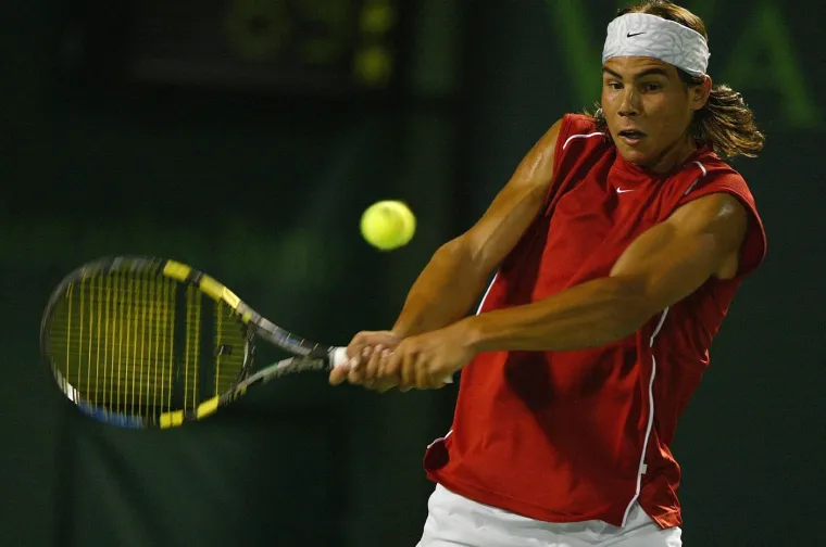 Prva pobjeda protiv Federera! 28. ožujka 2004. tada 17-godišnji Nadal prvi se put susreće s Rogerom Federerom, tadašnjim svjetskim brojem 1. Broj 34 iz Španjolske odmah je stavio veliki biljeg na Masters u Miamiju, pobijedivši Federera 6:3, 6:3 u 69 minuta.