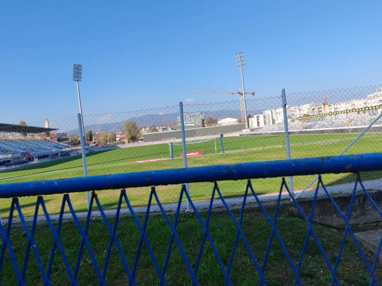 Na prvi pogled Kranjča je prava pustinja. Sve je toliko mirno,a jedino se čuju zvuci 'bauštele', ali nažalost van domene stadiona.