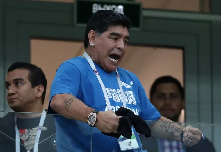 Diego Armando Maradona imao je svoj šou u Nižnjem Novgorodu. "Divljao" je u svom stilu, navijajući za svoju Argentinu.