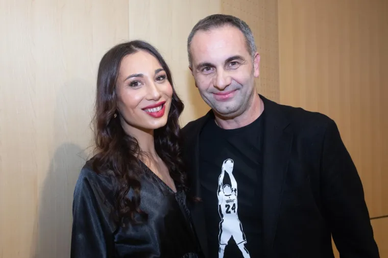 ''Jelena i ja od prvog smo dana bili potpuno okrenuti jedno drugome i pronašli smo ljubav koja traje istim intenzitetom i danas. Potpuno svjesni objektivne situacije koja nije bila na našoj strani, jedno drugome bili smo potpora u borbi za nešto u što smo vjerovali', rekao je Lokas svojedobno za Večernji list.