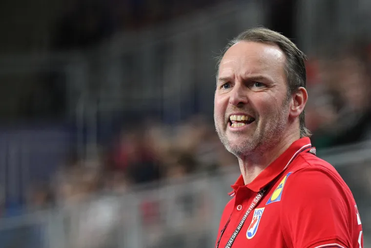 Izbornik Dagur Sigurdsson svjestan je da to nije izgledalo kako su svi očekivali. Rekao je nakon susreta kako je to za njega OK pobjeda, ali kako je igra u napadu bila jako loša.
"Izbor šutova su bili katastrofalni. Klarica je bio bolestan, ali on i Grahovac će vjerujem biti u sastavu protiv Slovenije. Nisam siguran za Cindrića koji od polovice prosinca nije u ozbiljnom treningu. To trebamo još vidjeti. Ovo generalno nije izgledalo dobro, puno treba popraviti. Slovenija je ozbiljna reprezentacija, igra jako brzi rukomet i ako se mi ne ubrzamo do tada imat ćemo velikih problema".