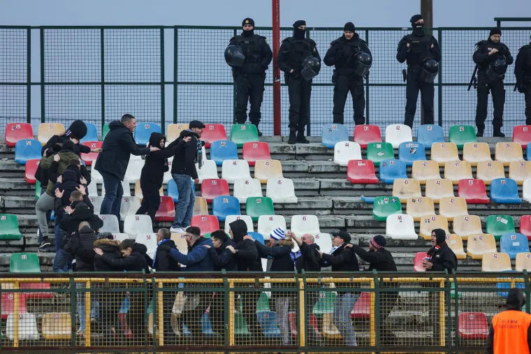 U Velikoj Gorici goste je pratila brojna skupina Kohorte, koja se u samoj završnici utakmice odlično zabavljala.
