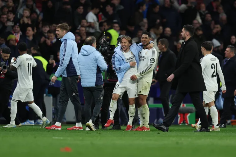 Modrić se nakon prolaska u četvrtfinale veseli s Bellinghamom.