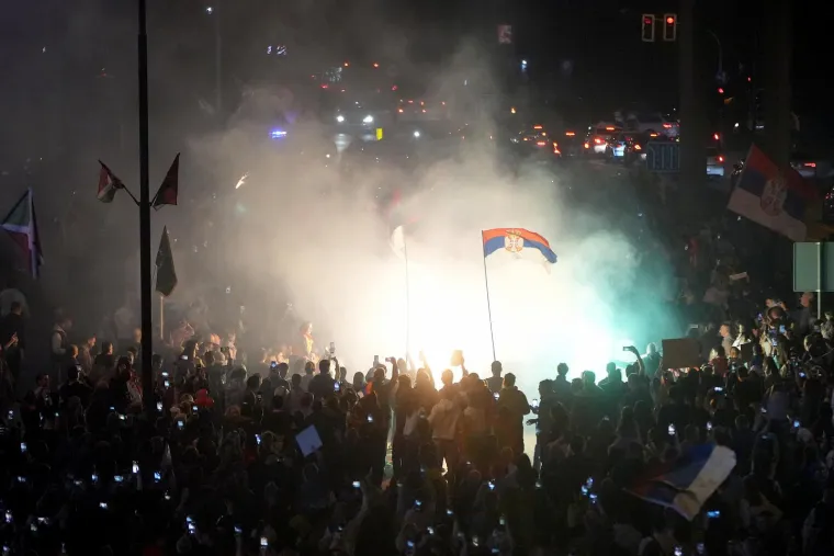 Brojni građani okupljaju se kako bi dočekali studente sa zapada zemlje, pogledajte ovo