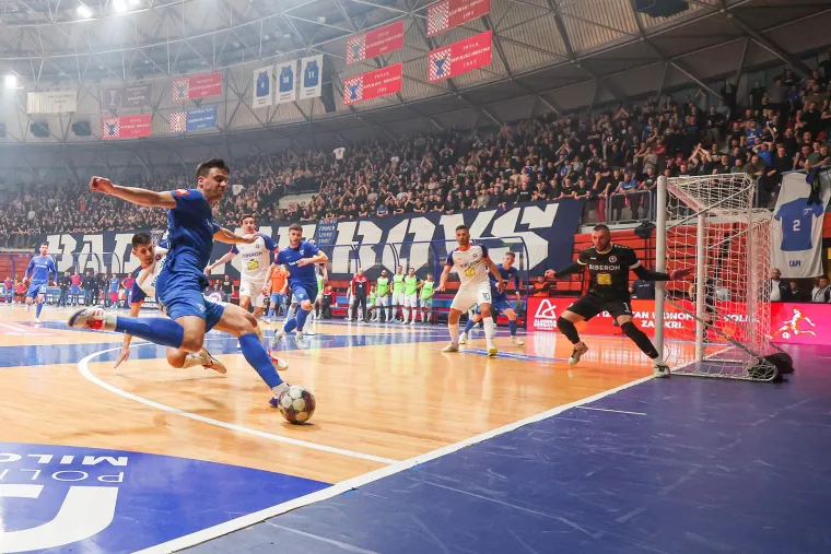 Bad Blue Boysi su pružili pravu nogometnu atmosferu, a Futsal Dinamo i Torcida Biberon vodili su bitku na terenu.