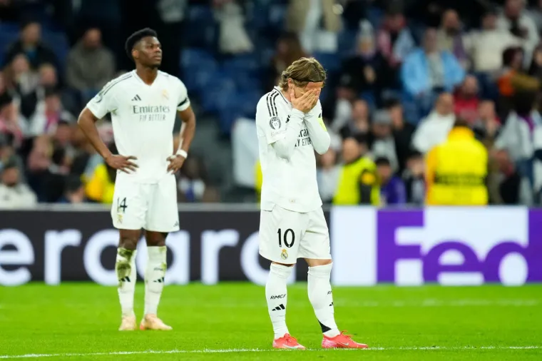 JE LI TO MOGUĆE? Luka Modrić odigrao je možda i svoju posljednju utakmicu za Real u Ligi prvaka. Ovaj prizor će možda otići u vječnost.