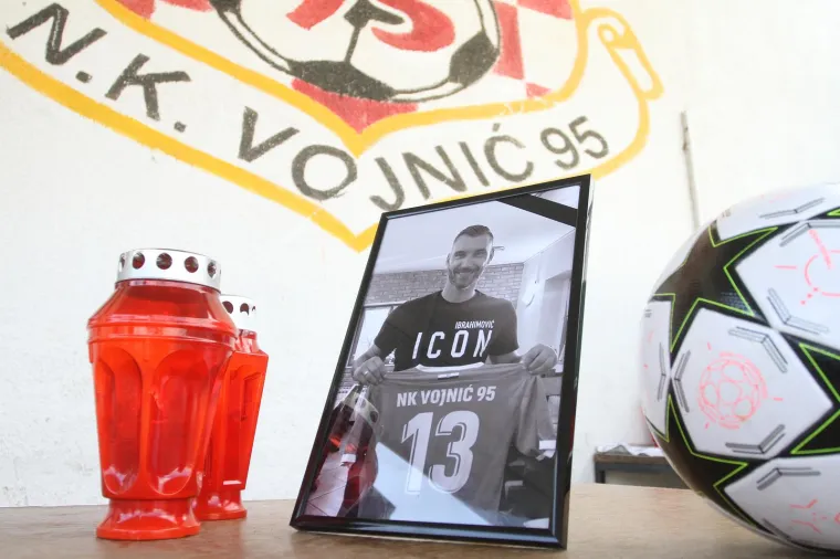SVI TUGUJU: Nikola Pokrivač bio je omiljen nogometaš i prijatelj. Kako nam je rekao u podcastu Net.hr-a prije 6 mjeseci, ostvario je svoje sportske snove i uživa igrati nogomet za NK Vojnić '95. kao da je u pitanju Liga prvaka.