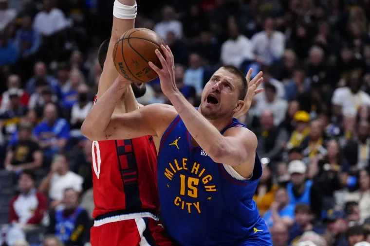 Iako je Jokić predvodio Nuggetse do pobjede hrvatski košarkaš Ivica Zubac nije mu dao da 'diše'