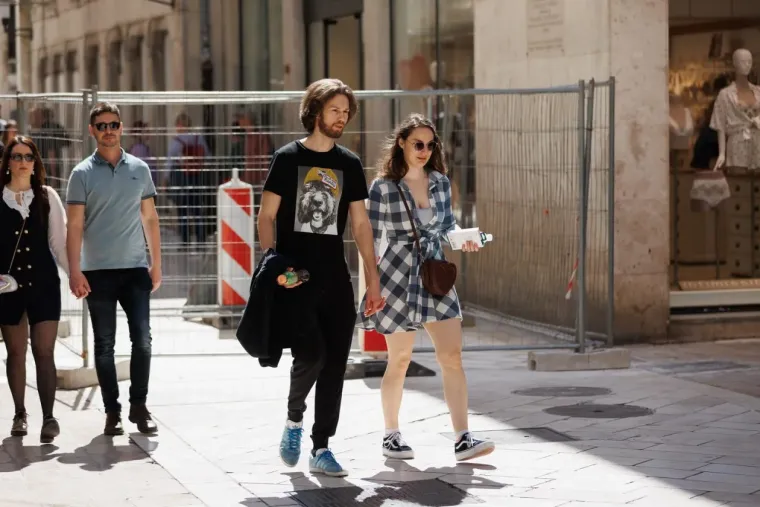 Ovo se ne viđa svaki dan: Tetovirane djevojke, minice i duge noge, pogledajte najbolje kombinacije