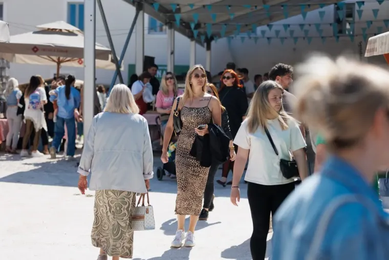 Ovo se ne viđa svaki dan: Tetovirane djevojke, minice i duge noge, pogledajte najbolje kombinacije