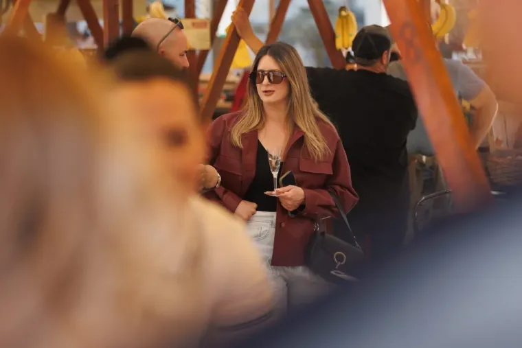 Ovo se ne viđa svaki dan: Tetovirane djevojke, minice i duge noge, pogledajte najbolje kombinacije