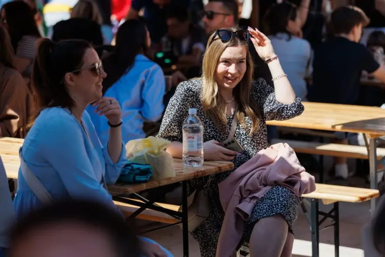 Ovo se ne viđa svaki dan: Tetovirane djevojke, minice i duge noge, pogledajte najbolje kombinacije