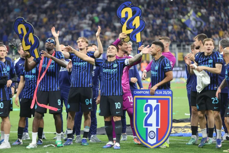 Slavlje je ponudilo iskupljenje za gorku pro&scaron;lu sezonu, kada su naslov prvaka i trofej Lige prvaka iskliznuli iz ruku u samoj zavr&scaron;nici.