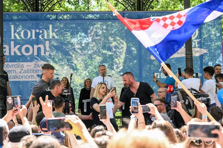 Jake snage na 'Hodu za život' i masa ljudi, a sve oči uprte su na drugo mjesto