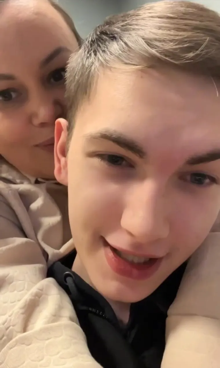 Dijeli ih 18 godina, a prsten joj je na ruku stavio s 21: Njihova je veza pokrenula raspravu