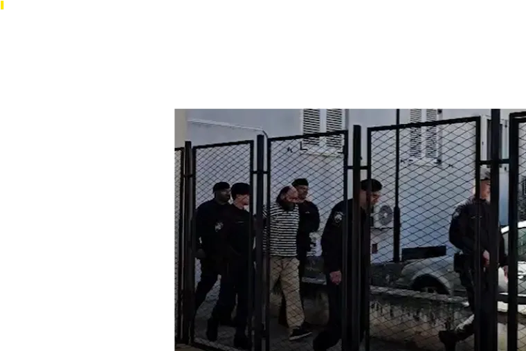 Ovo je lice ubojice iz Drni&scaron;a: Pognuo je glavu dok ga odvode, skrivao se od subote