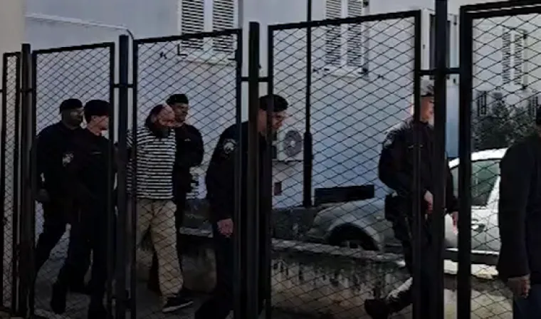 Ovo je lice ubojice iz Drni&scaron;a: Pognuo je glavu dok ga odvode, skrivao se od subote