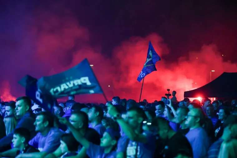 Slavlje se preselilo ispred stadiona, provjerite &scaron;to su sve dinamovci radili