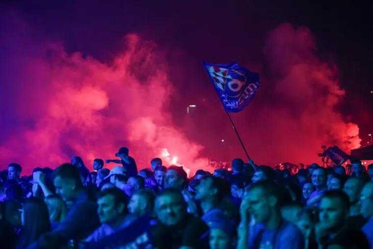 Slavlje se preselilo ispred stadiona, provjerite &scaron;to su sve dinamovci radili