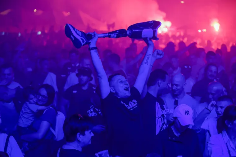 Slavlje se preselilo ispred stadiona, provjerite &scaron;to su sve dinamovci radili