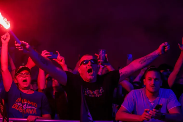 Slavlje se preselilo ispred stadiona, provjerite &scaron;to su sve dinamovci radili