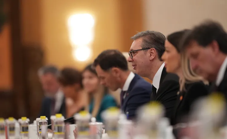 Vučića u Kini dočekali na crvenom tepihu: Njegova žena Tamara zapela za oko fotografu