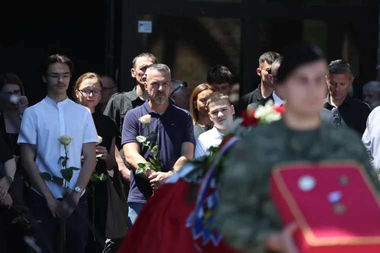 Posljednji ispraćaj Julienne Bu&scaron;ić: Brojni poznati do&scaron;li su se oprostiti