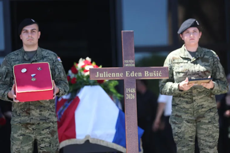 Posljednji ispraćaj Julienne Bu&scaron;ić: Brojni poznati do&scaron;li su se oprostiti