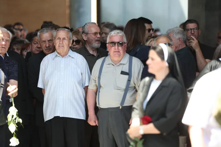 Posljednji ispraćaj Julienne Bu&scaron;ić: Brojni poznati do&scaron;li su se oprostiti