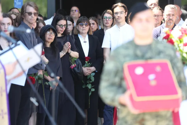 Posljednji ispraćaj Julienne Bu&scaron;ić: Brojni poznati do&scaron;li su se oprostiti