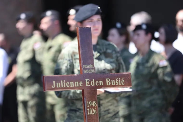 Posljednji ispraćaj Julienne Bu&scaron;ić: Brojni poznati do&scaron;li su se oprostiti