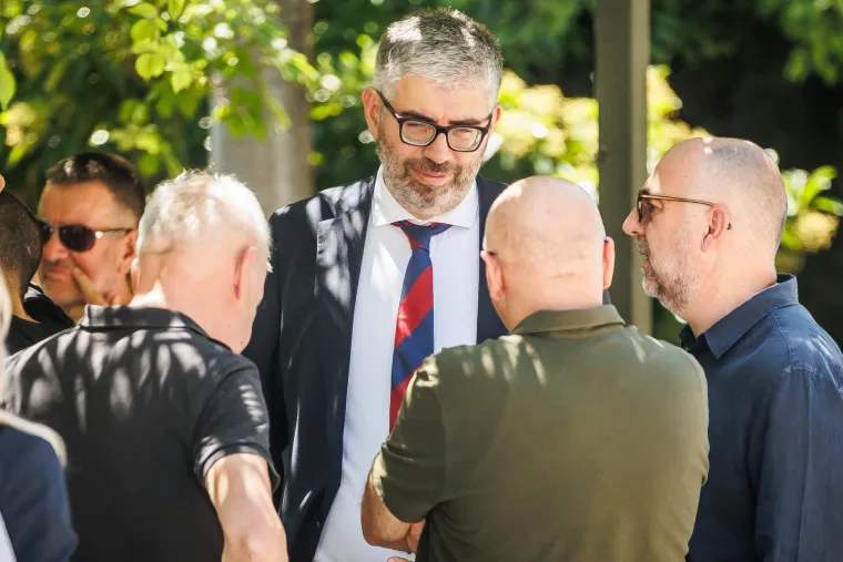 'Poljud je plakao!' Emotivan opro&scaron;taj legende Hajduka: Ispratilo ga more ljudi