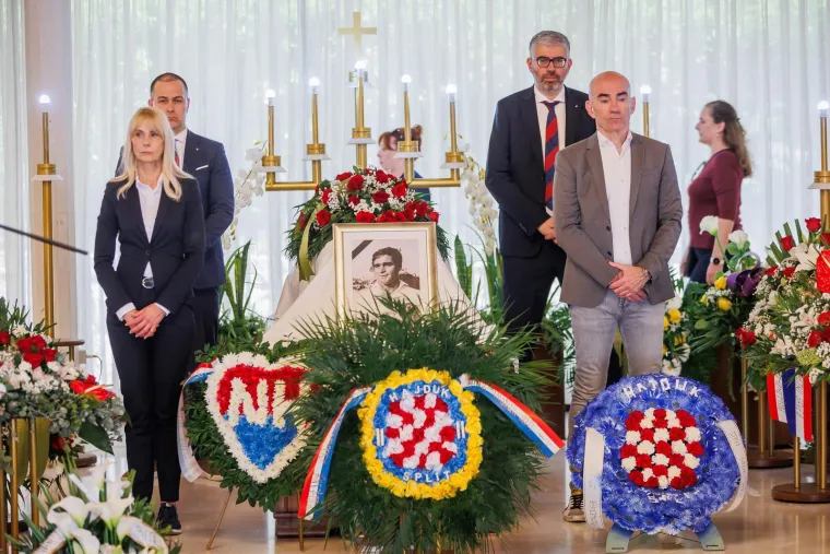 'Poljud je plakao!' Emotivan opro&scaron;taj legende Hajduka: Ispratilo ga more ljudi