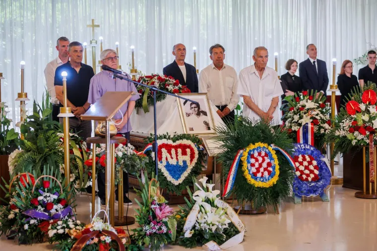 'Poljud je plakao!' Emotivan opro&scaron;taj legende Hajduka: Ispratilo ga more ljudi