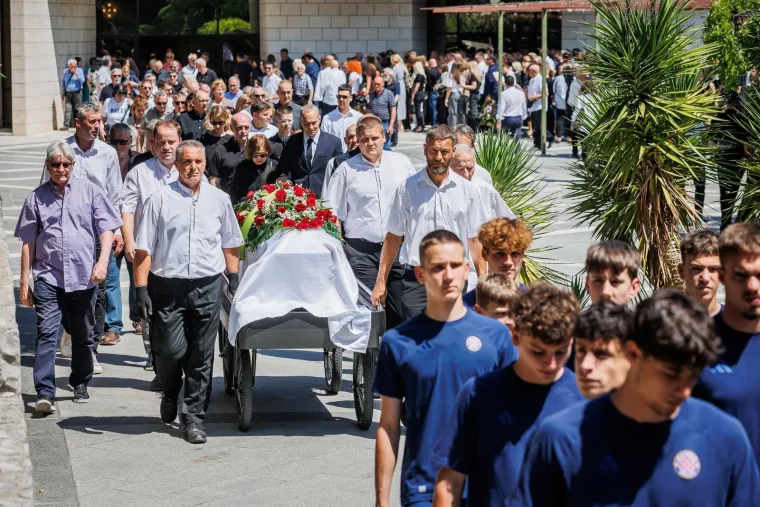 'Poljud je plakao!' Emotivan opro&scaron;taj legende Hajduka: Ispratilo ga more ljudi