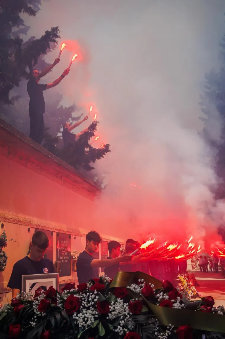 'Poljud je plakao!' Emotivan opro&scaron;taj legende Hajduka: Ispratilo ga more ljudi
