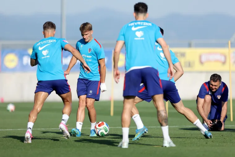 Zlatko Dalić uhvaćen u zagonetnom razgovoru s pomoćnikom: Evo kako se na Rujevici brusi forma