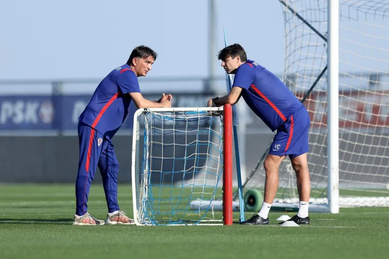Zlatko Dalić uhvaćen u zagonetnom razgovoru s pomoćnikom: Evo kako se na Rujevici brusi forma