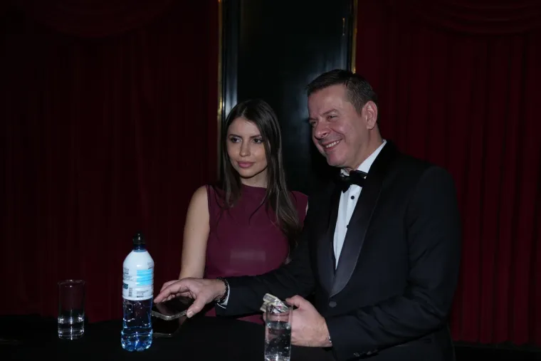 Pogledajte koje su domaće i srpske zvijezde do&scaron;le na dodjelu radijskih nagrada