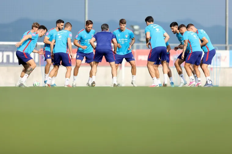 Peri&scaron;ića dočekao neočekivan problem na Rujevici, a evo i kako Vatreni podnose riječke vrućine