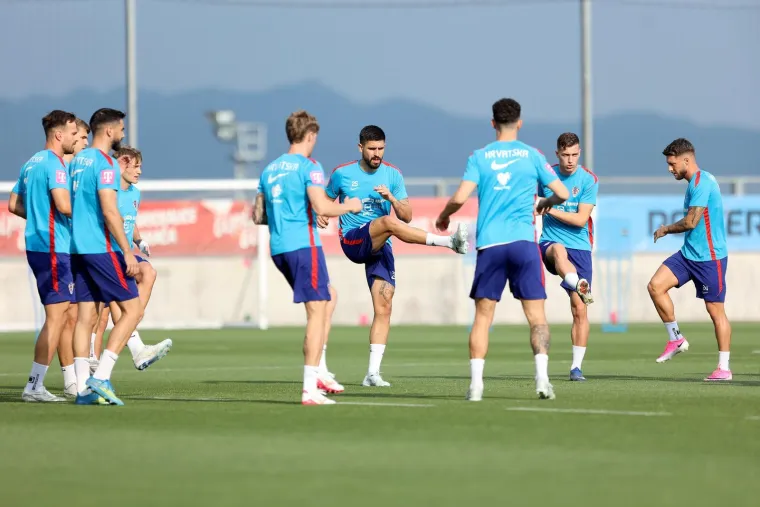 Peri&scaron;ića dočekao neočekivan problem na Rujevici, a evo i kako Vatreni podnose riječke vrućine