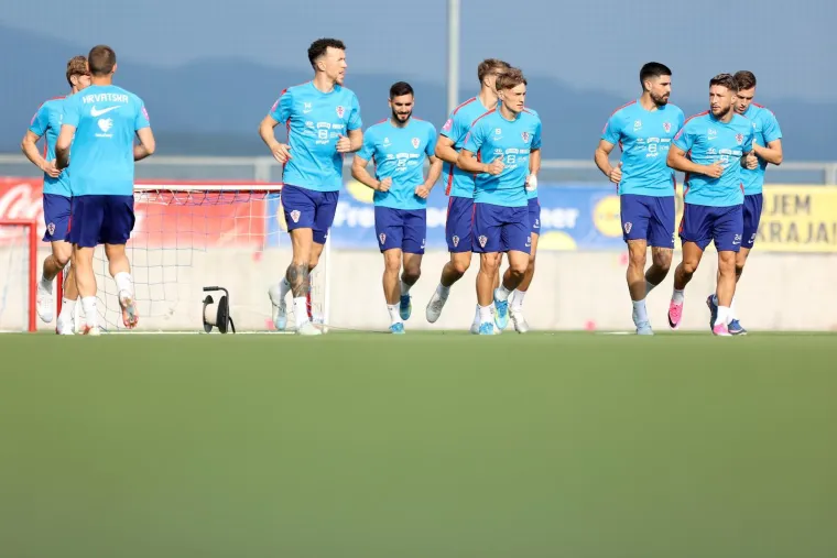 Peri&scaron;ića dočekao neočekivan problem na Rujevici, a evo i kako Vatreni podnose riječke vrućine