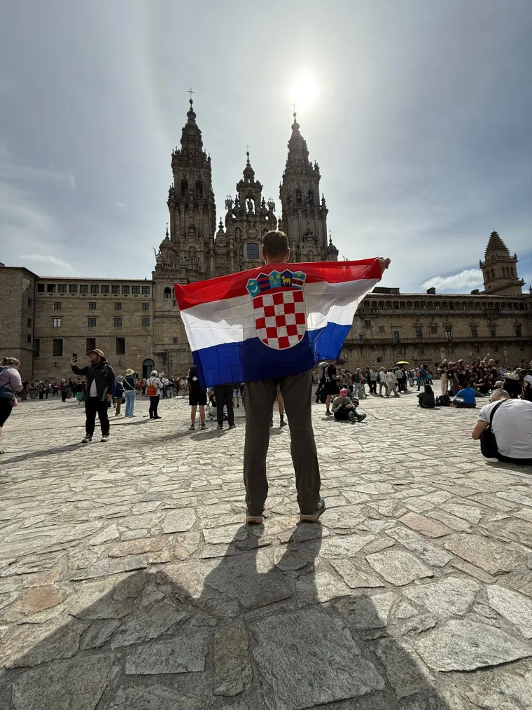 Dario je propje&scaron;ačio Camino: Na kraju je razvio hrvatsku zastavu, emocije su potekle