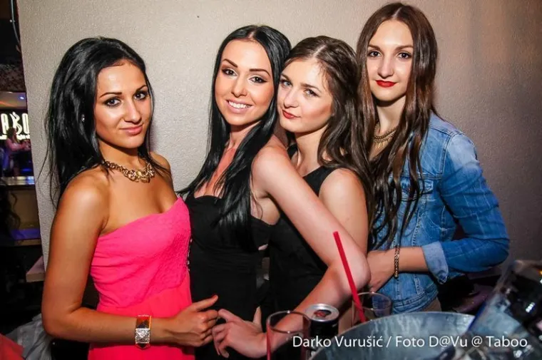 Dugokose djevojke u jarkim bojama krale poglede: Pogledajte kako se te večeri partijalo