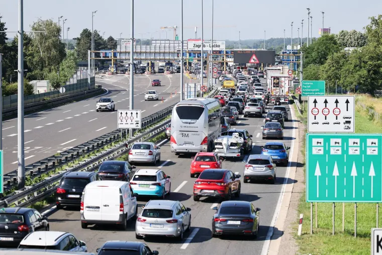 Gužve prema Jadranu: Kolone vozila protežu se kilometrima