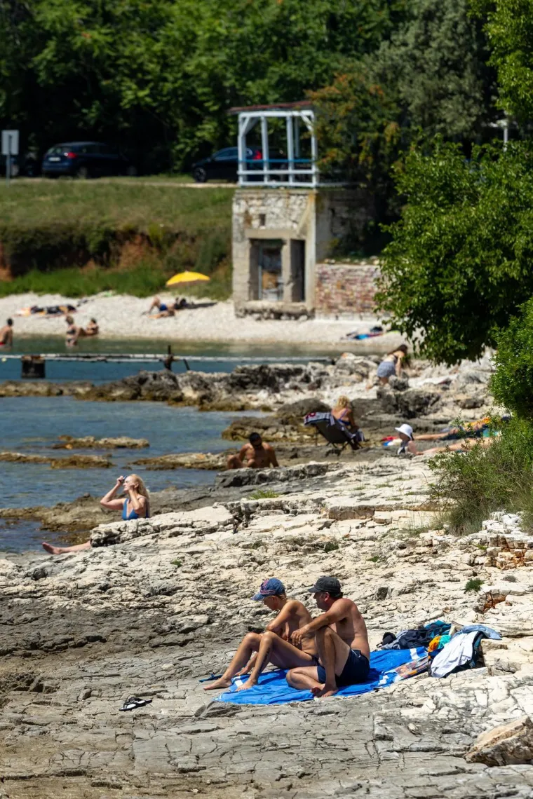 Paklene vrućine, a plaže se pune: Pogledajte kako je izgledao prvi dan ljeta diljem Hrvatske
